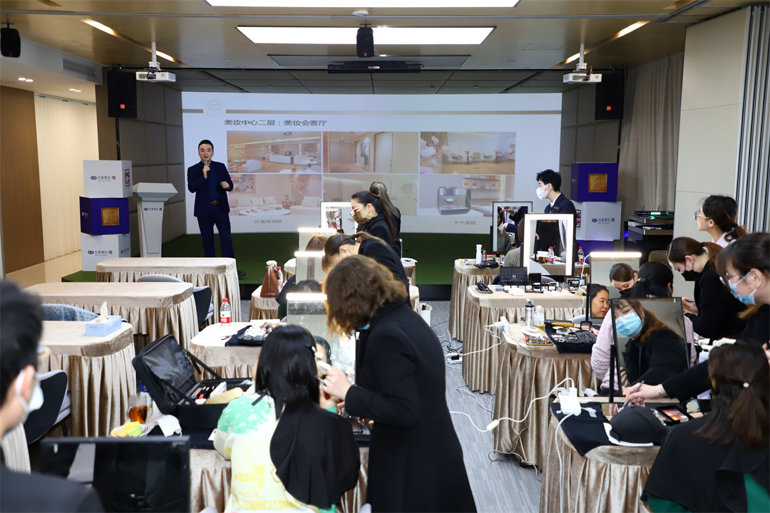 美丽妇女节 杭州毛戈平学校为兴业银行开设化妆讲座